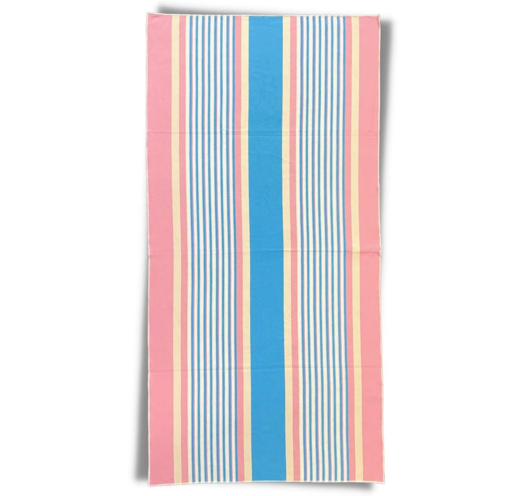 Smithers sand free towels are built for function and comfort. This unisex print is great for gifting and perfect for summer