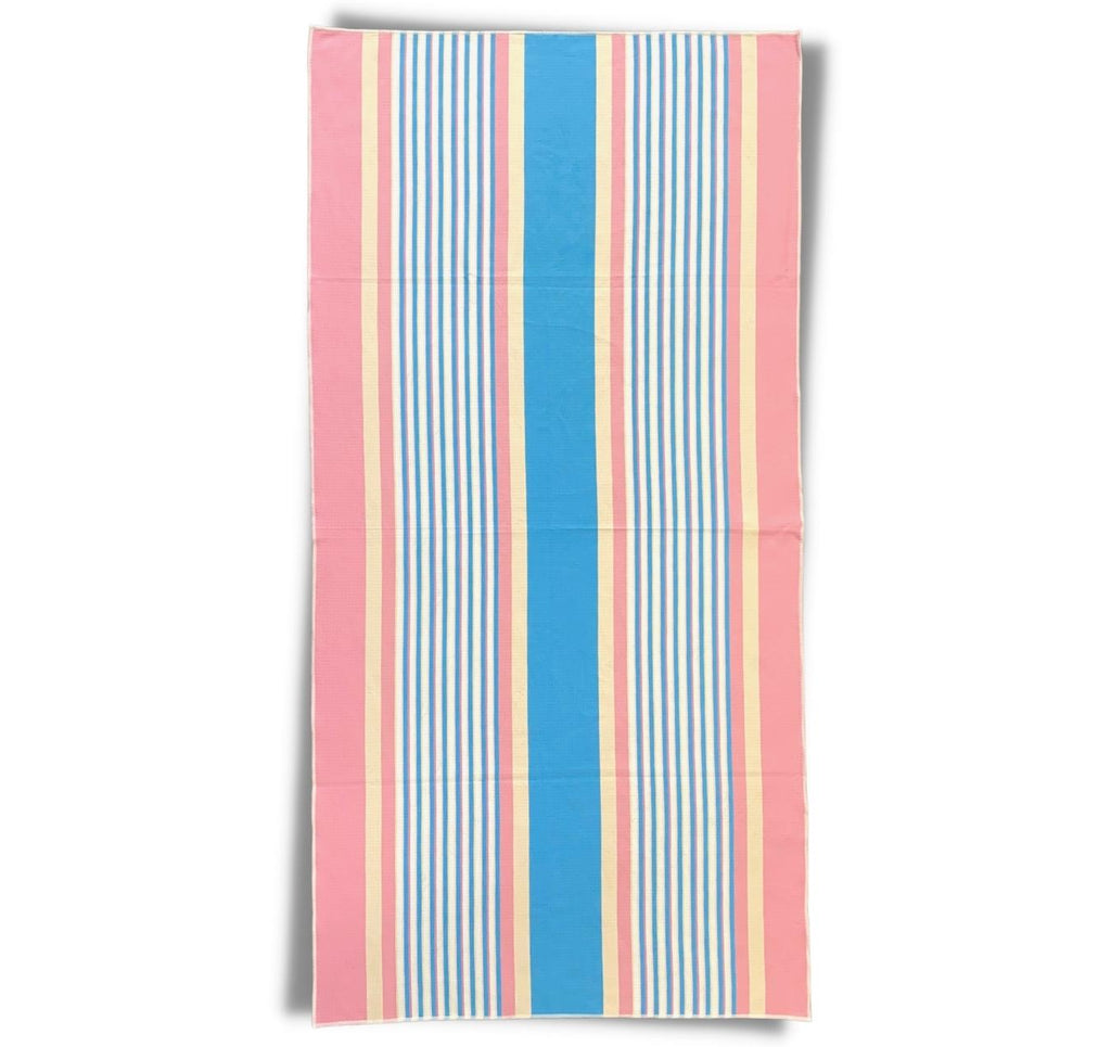 Smithers sand free towels are built for function and comfort. This unisex print is great for gifting and perfect for summer