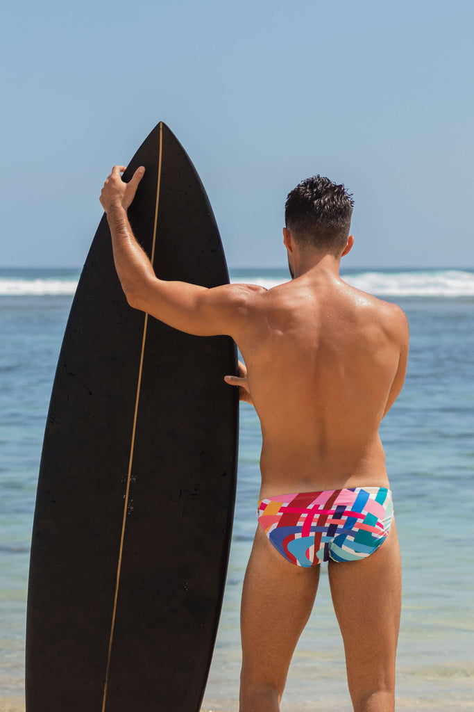 These colourful men's swim briefs are form fitting, functional and stylish. Surfing, swimming, diving, you name it. This swimsuit is perfect for all aquatic activities.